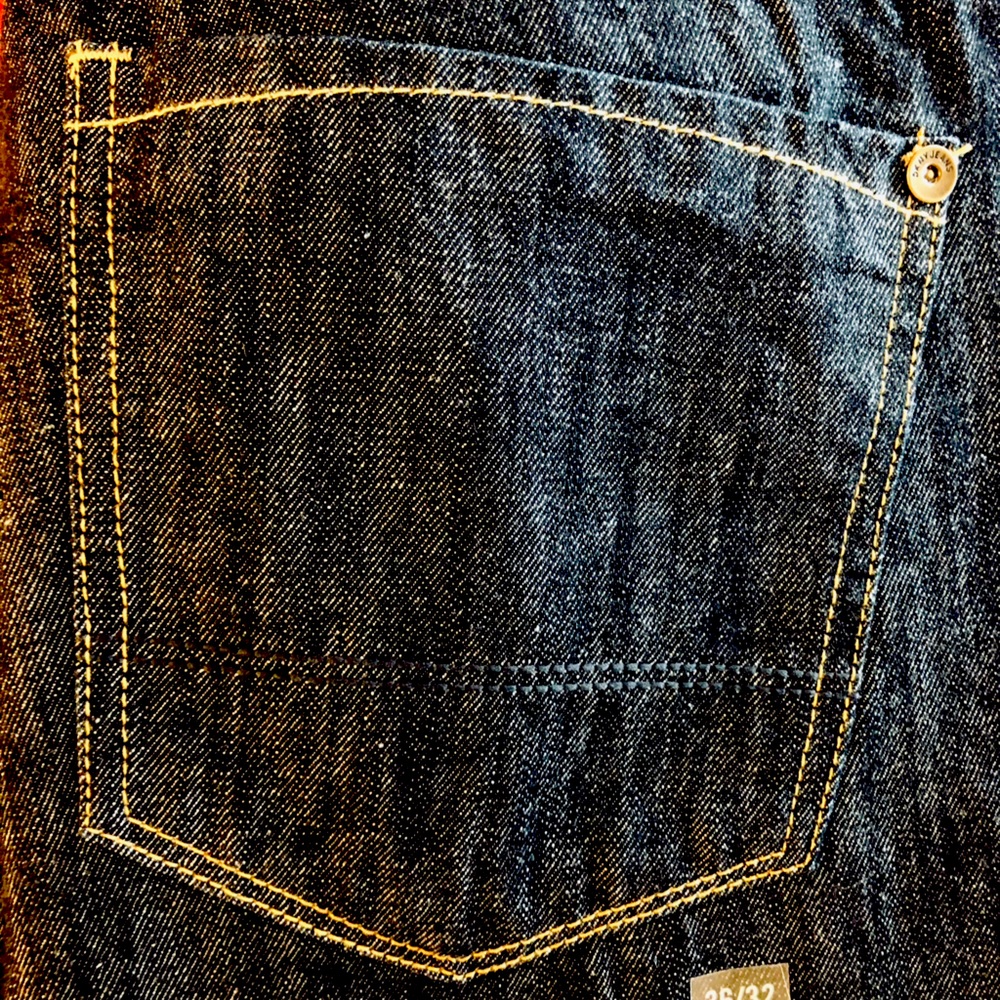 🆕Men’s DKNY black denim with tan stitching, 36x32.🆒 Soho, straight legs jeans.